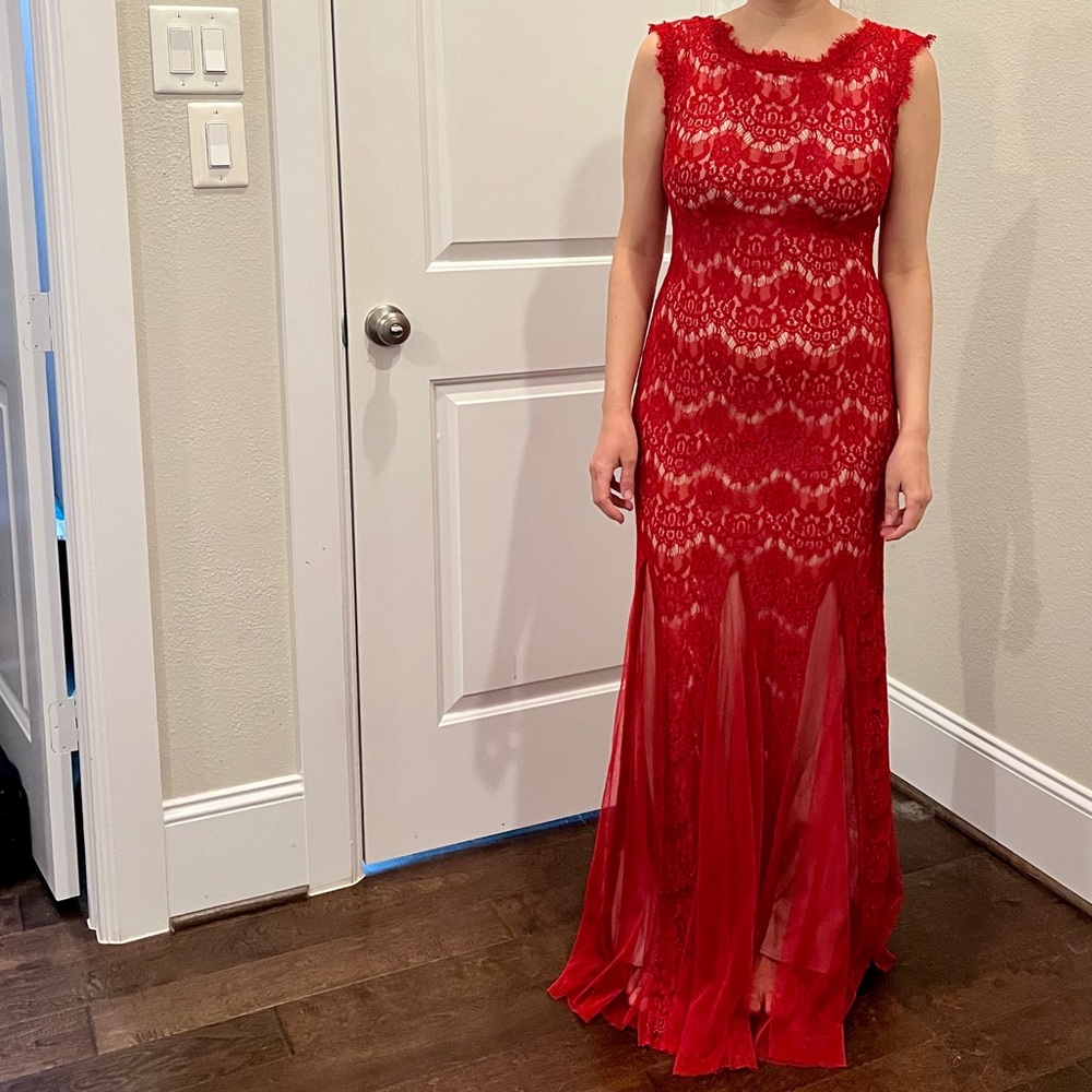 Red formal dress, fits like a 4-6, black tie weddings, galas, prom, bridesmaids